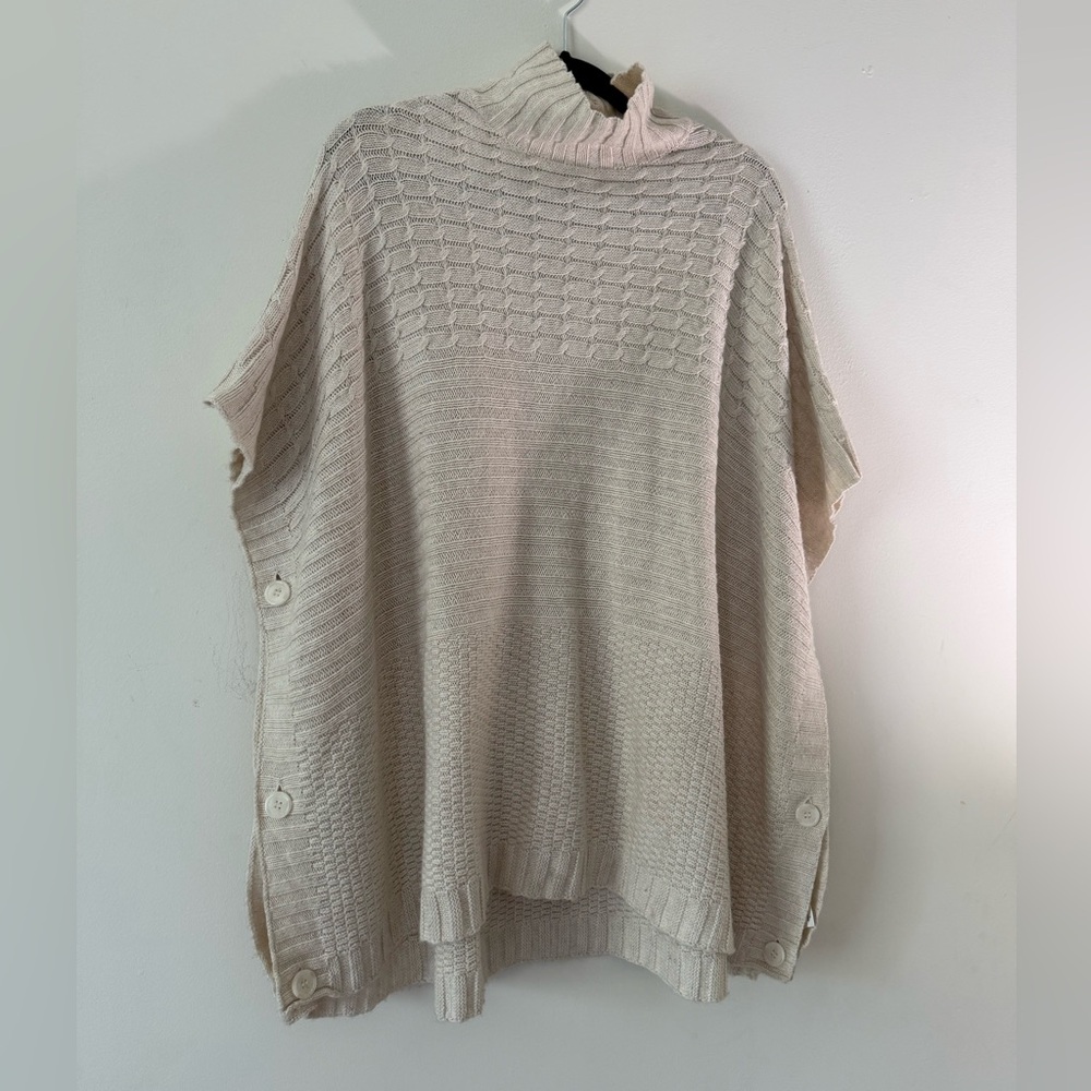H&M women’s Cream textured Knit Poncho Sweater Wool Blend XS